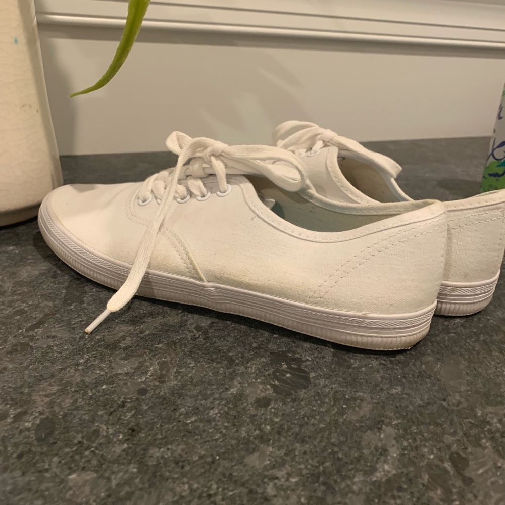 American Eagle white sneakers
